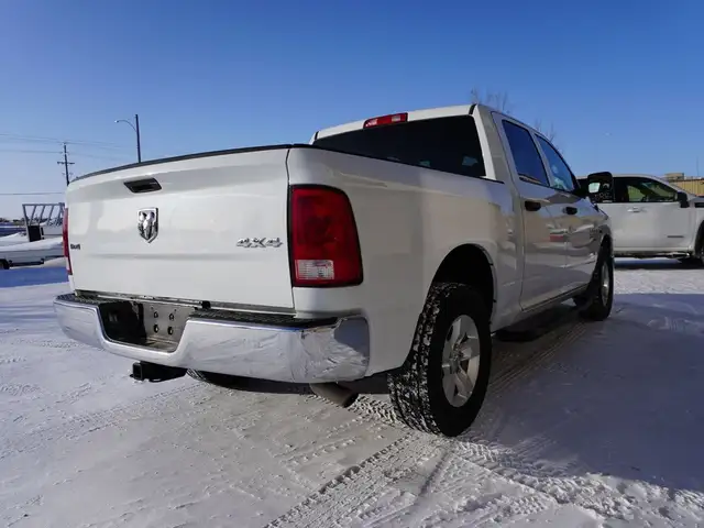 2023 Ram 1500 Classic SLT 4x4 CREW CAB, VERY CLEAN, LOW KMS, LIK - Photo 11