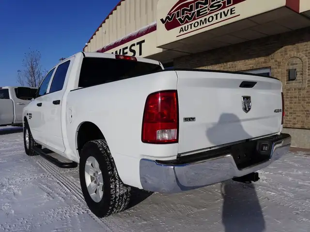 2023 Ram 1500 Classic SLT 4x4 CREW CAB, VERY CLEAN, LOW KMS, LIK - Photo 12