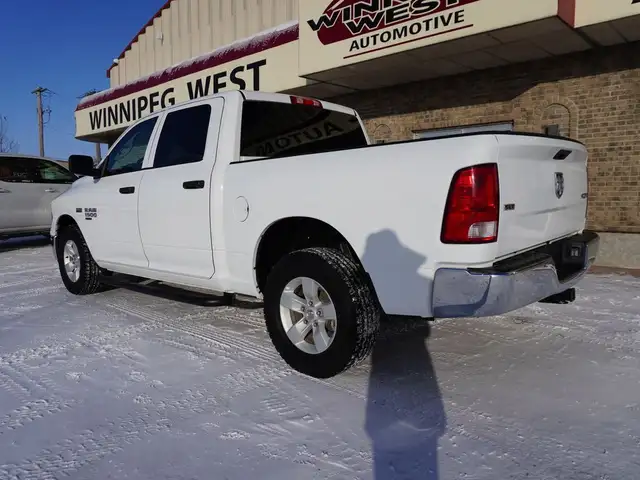 2023 Ram 1500 Classic SLT 4x4 CREW CAB, VERY CLEAN, LOW KMS, LIK - Photo 13