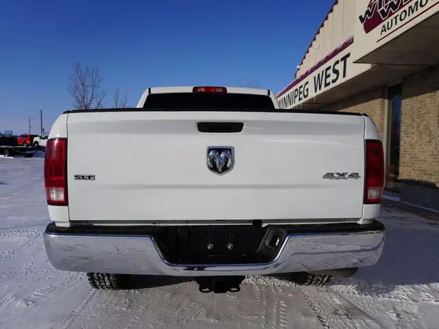 2023 Ram 1500 Classic SLT 4x4 CREW CAB, VERY CLEAN, LOW KMS, LIK - Photo 14