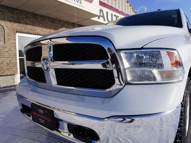 2023 Ram 1500 Classic SLT 4x4 CREW CAB, VERY CLEAN, LOW KMS, LIK - Photo 18