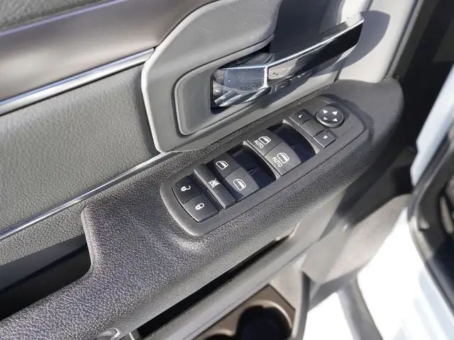 2023 Ram 1500 Classic SLT 4x4 CREW CAB, VERY CLEAN, LOW KMS, LIK - Photo 21