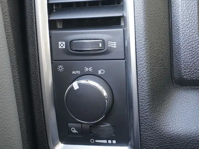 2023 Ram 1500 Classic SLT 4x4 CREW CAB, VERY CLEAN, LOW KMS, LIK - Photo 26