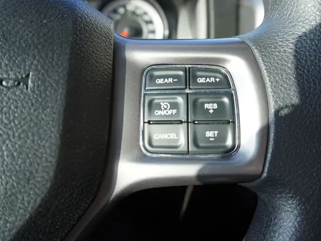 2023 Ram 1500 Classic SLT 4x4 CREW CAB, VERY CLEAN, LOW KMS, LIK - Photo 29