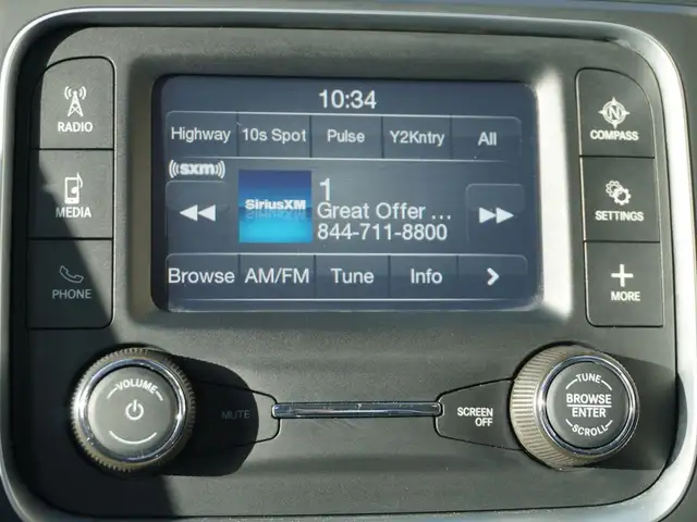 2023 Ram 1500 Classic SLT 4x4 CREW CAB, VERY CLEAN, LOW KMS, LIK - Photo 32