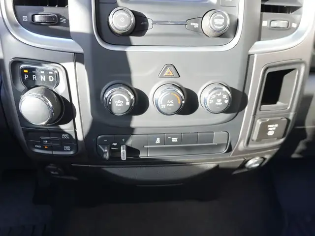 2023 Ram 1500 Classic SLT 4x4 CREW CAB, VERY CLEAN, LOW KMS, LIK - Photo 34