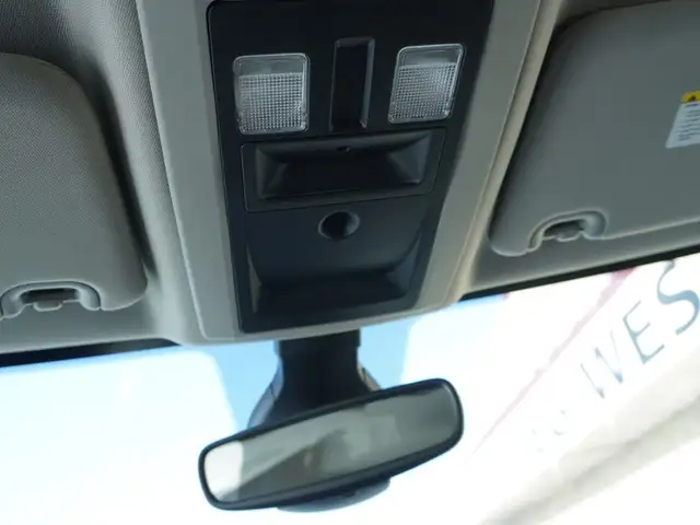 2023 Ram 1500 Classic SLT 4x4 CREW CAB, VERY CLEAN, LOW KMS, LIK - Photo 37