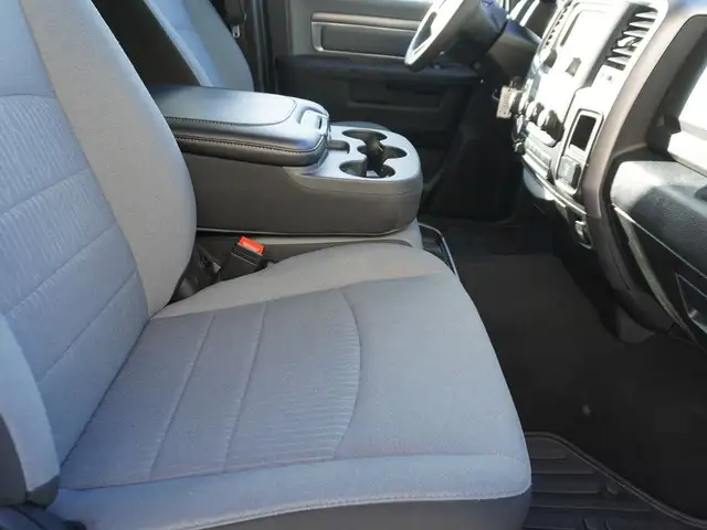 2023 Ram 1500 Classic SLT 4x4 CREW CAB, VERY CLEAN, LOW KMS, LIK - Photo 40