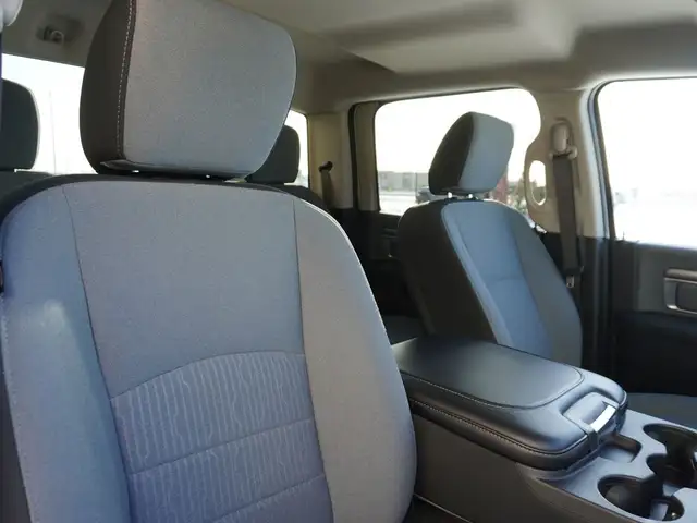 2023 Ram 1500 Classic SLT 4x4 CREW CAB, VERY CLEAN, LOW KMS, LIK - Photo 41