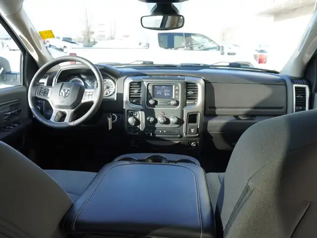 2023 Ram 1500 Classic SLT 4x4 CREW CAB, VERY CLEAN, LOW KMS, LIK - Photo 44