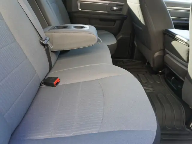 2023 Ram 1500 Classic SLT 4x4 CREW CAB, VERY CLEAN, LOW KMS, LIK - Photo 45