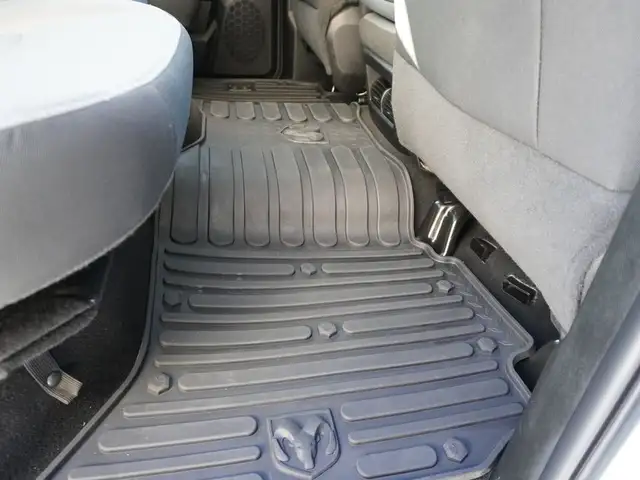 2023 Ram 1500 Classic SLT 4x4 CREW CAB, VERY CLEAN, LOW KMS, LIK - Photo 47