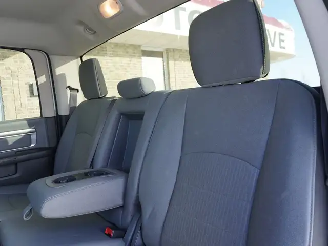 2023 Ram 1500 Classic SLT 4x4 CREW CAB, VERY CLEAN, LOW KMS, LIK - Photo 49