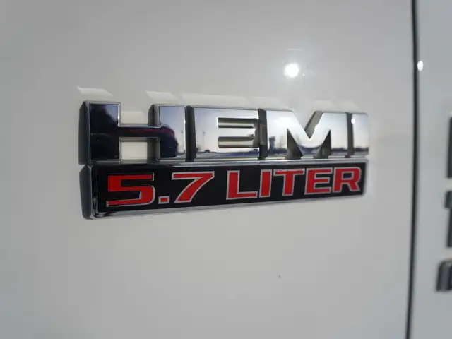 2023 Ram 1500 Classic SLT 4x4 CREW CAB, VERY CLEAN, LOW KMS, LIK - Photo 53