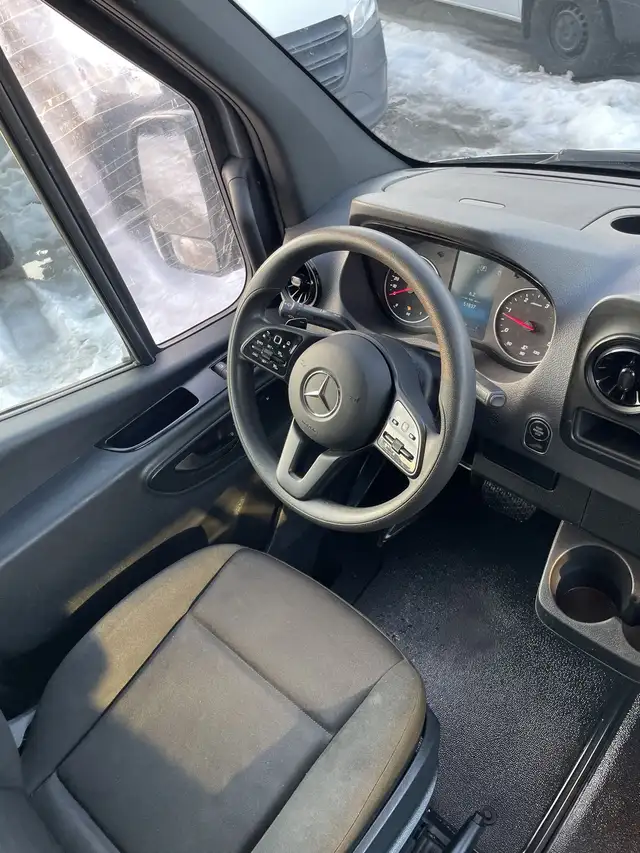 2024 Mercedes-Benz Sprinter - Photo 2