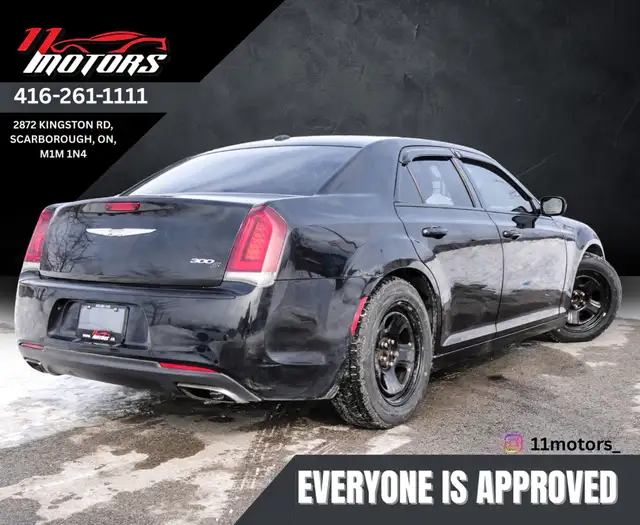 2016 Chrysler 300 4dr Sdn 300S RWD | LOADED | NO ACCIDENTS - Photo 3
