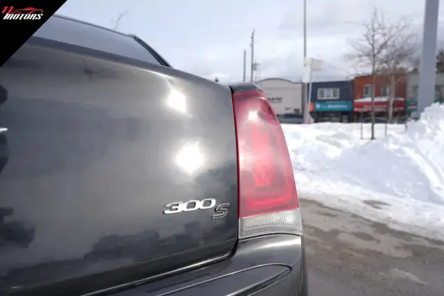 2016 Chrysler 300 4dr Sdn 300S RWD | LOADED | NO ACCIDENTS - Photo 7