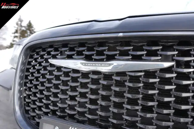 2016 Chrysler 300 4dr Sdn 300S RWD | LOADED | NO ACCIDENTS - Photo 8