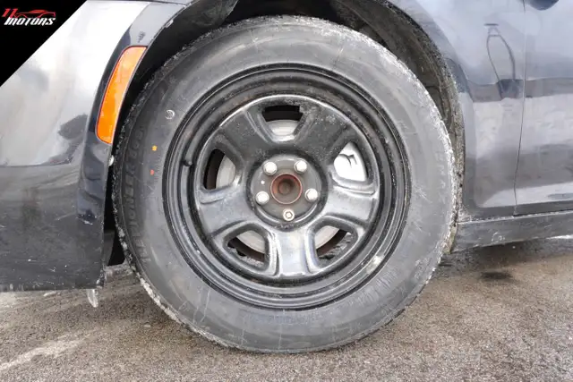 2016 Chrysler 300 4dr Sdn 300S RWD | LOADED | NO ACCIDENTS - Photo 11