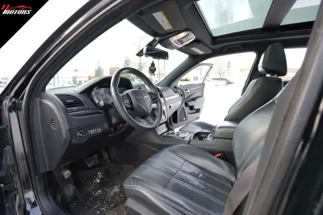 2016 Chrysler 300 4dr Sdn 300S RWD | LOADED | NO ACCIDENTS - Photo 14