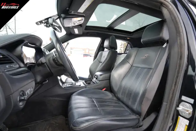 2016 Chrysler 300 4dr Sdn 300S RWD | LOADED | NO ACCIDENTS - Photo 15