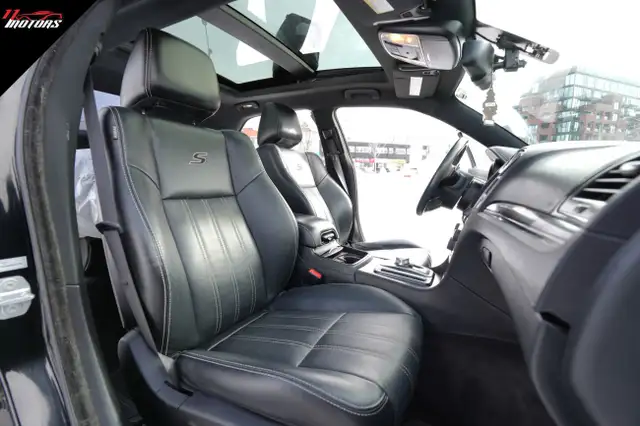 2016 Chrysler 300 4dr Sdn 300S RWD | LOADED | NO ACCIDENTS - Photo 19