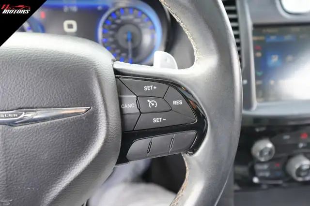 2016 Chrysler 300 4dr Sdn 300S RWD | LOADED | NO ACCIDENTS - Photo 23