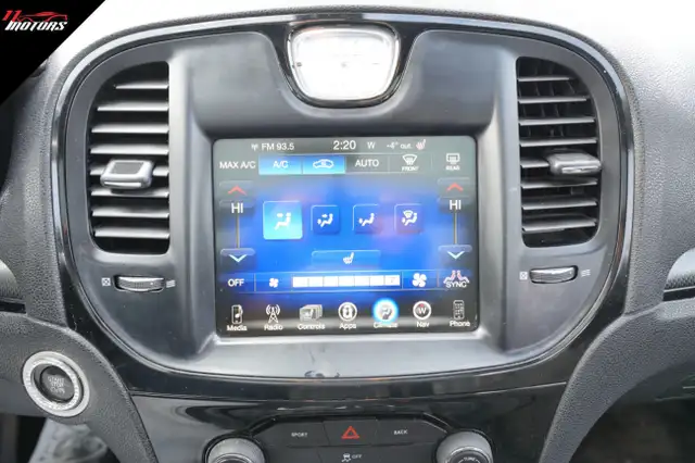 2016 Chrysler 300 4dr Sdn 300S RWD | LOADED | NO ACCIDENTS - Photo 28