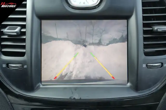 2016 Chrysler 300 4dr Sdn 300S RWD | LOADED | NO ACCIDENTS - Photo 29