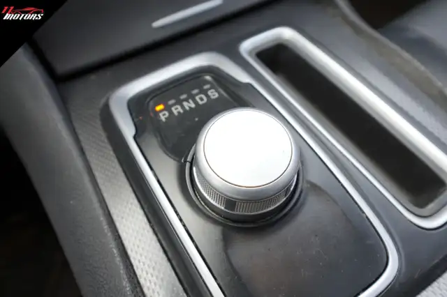 2016 Chrysler 300 4dr Sdn 300S RWD | LOADED | NO ACCIDENTS - Photo 30