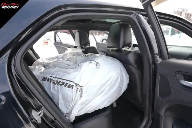 2016 Chrysler 300 4dr Sdn 300S RWD | LOADED | NO ACCIDENTS - Photo 32