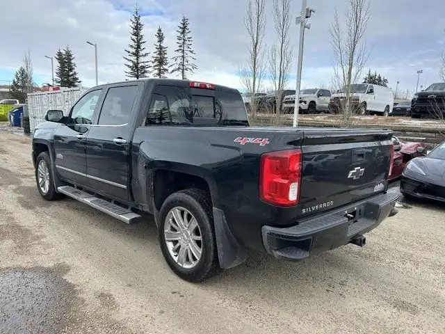 2017 Chevrolet Silverado 1500 High Country 6.2L - Photo 4