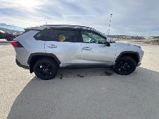 2022 Toyota RAV4 Hybrid LE LOW MILEAGE / HYBRID / AWD / REAR CAM - Photo 6