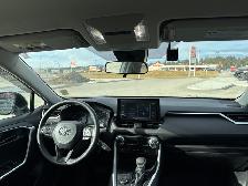 2022 Toyota RAV4 Hybrid LE LOW MILEAGE / HYBRID / AWD / REAR CAM - Photo 10