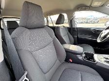 2022 Toyota RAV4 Hybrid LE LOW MILEAGE / HYBRID / AWD / REAR CAM - Photo 11