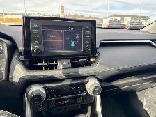 2022 Toyota RAV4 Hybrid LE LOW MILEAGE / HYBRID / AWD / REAR CAM - Photo 16