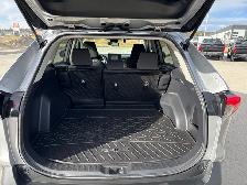 2022 Toyota RAV4 Hybrid LE LOW MILEAGE / HYBRID / AWD / REAR CAM - Photo 17