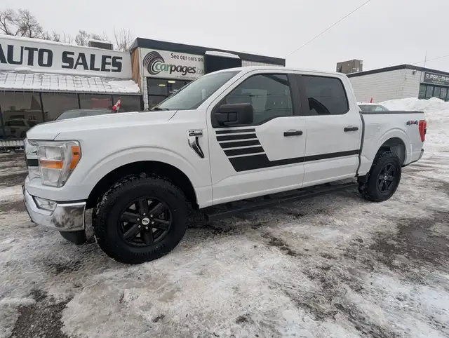 2022 Ford F 150 XLT SUPERCREW WITH NAVIGATION! - Photo 2