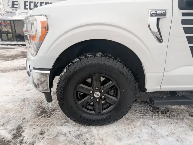 2022 Ford F 150 XLT SUPERCREW WITH NAVIGATION! - Photo 3