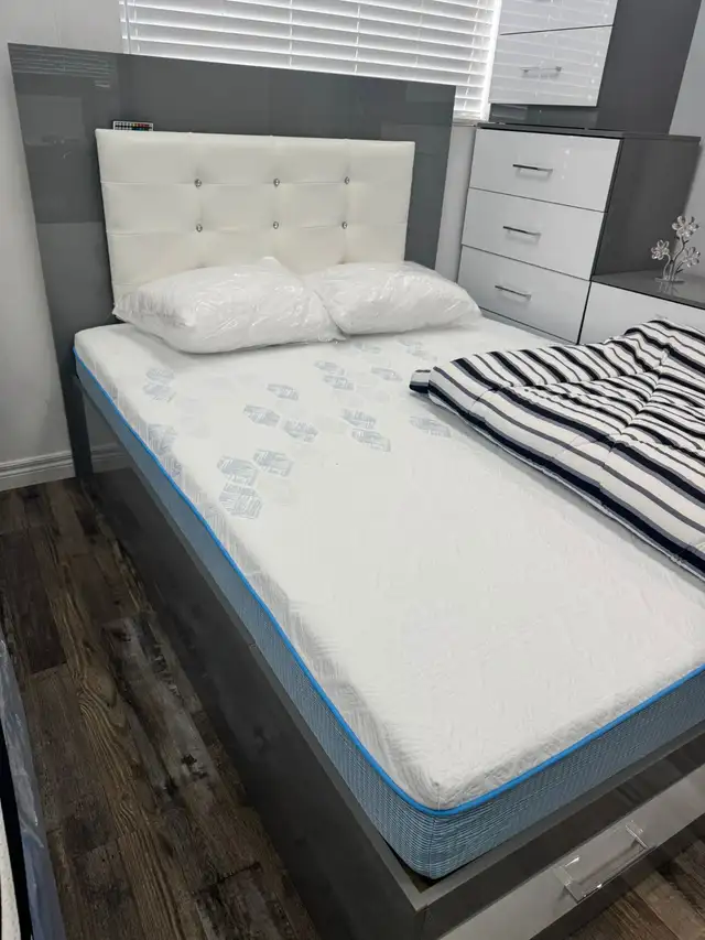 New Very Plush Memory Foam Mattress Only In Queen Size Clearance