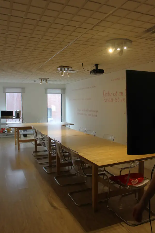 Nouveau local spacieux à louer au cœur de la Plaza Saint-Hubert - Photo 9