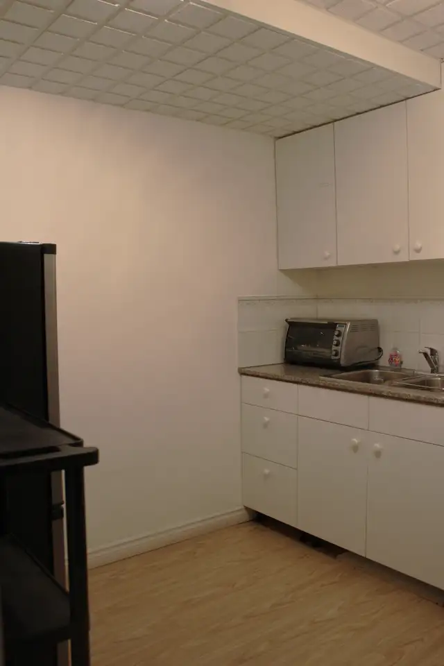 Nouveau local spacieux à louer au cœur de la Plaza Saint-Hubert - Photo 10