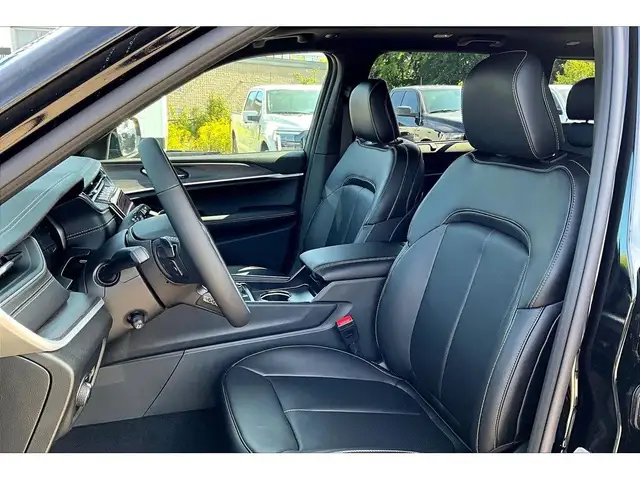2025 Jeep Grand Cherokee LIMITED | Black App Pkg | Pano Roof | L - Photo 9