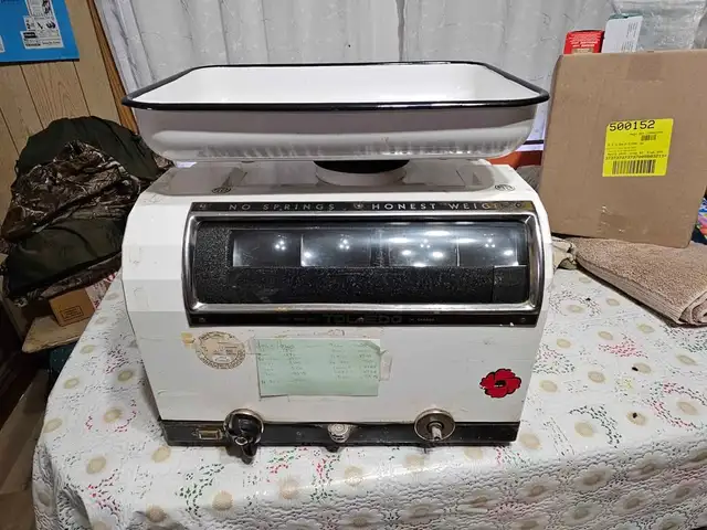 Grocery scale, in really good shape.