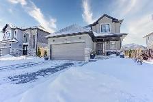 Beautiful Detached 4 Bed in Cayuga, with a pool!