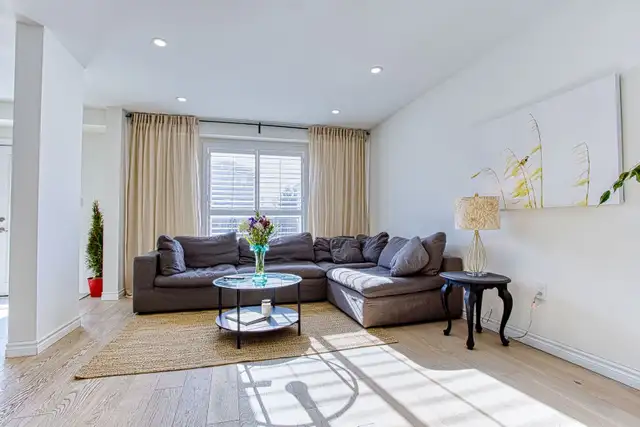 Beautiful Detached 4 Bed in Cayuga, with a pool! - Photo 7