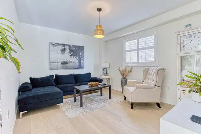 Beautiful Detached 4 Bed in Cayuga, with a pool! - Photo 9