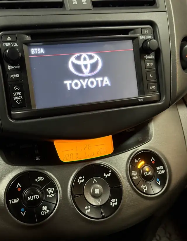 2013 RAV 4 - Photo 2