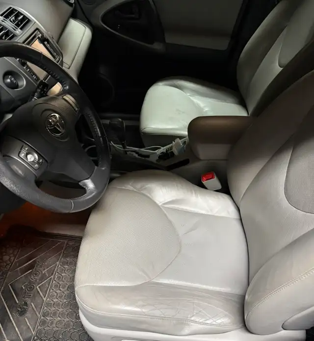 2013 RAV 4 - Photo 3