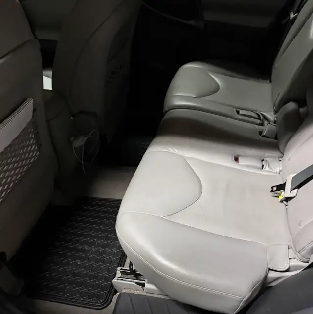 2013 RAV 4 - Photo 4